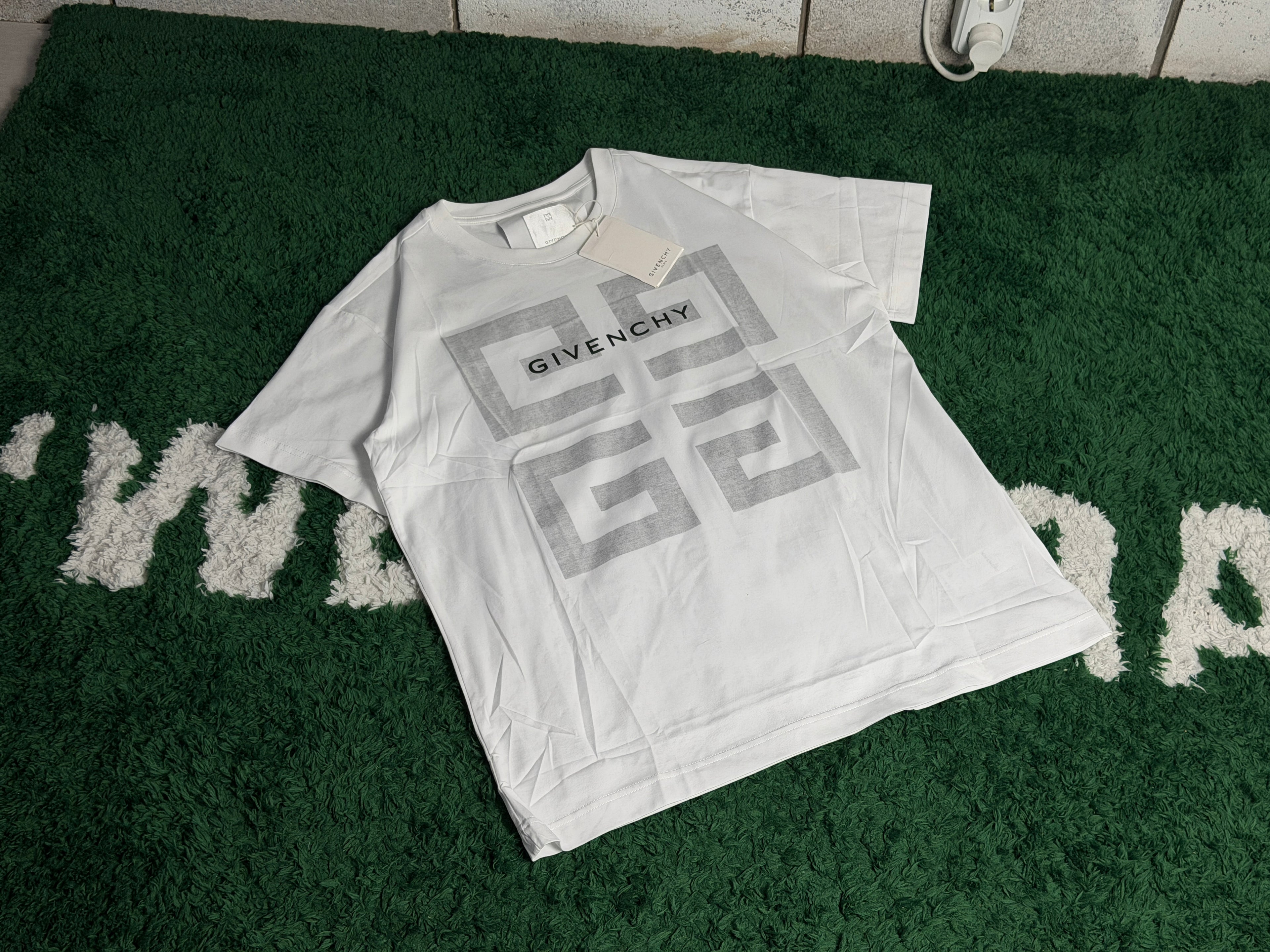 Футболка Givenchy