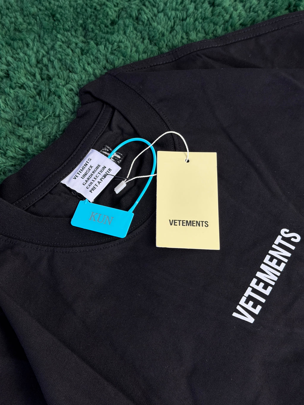 Футболка Vetements