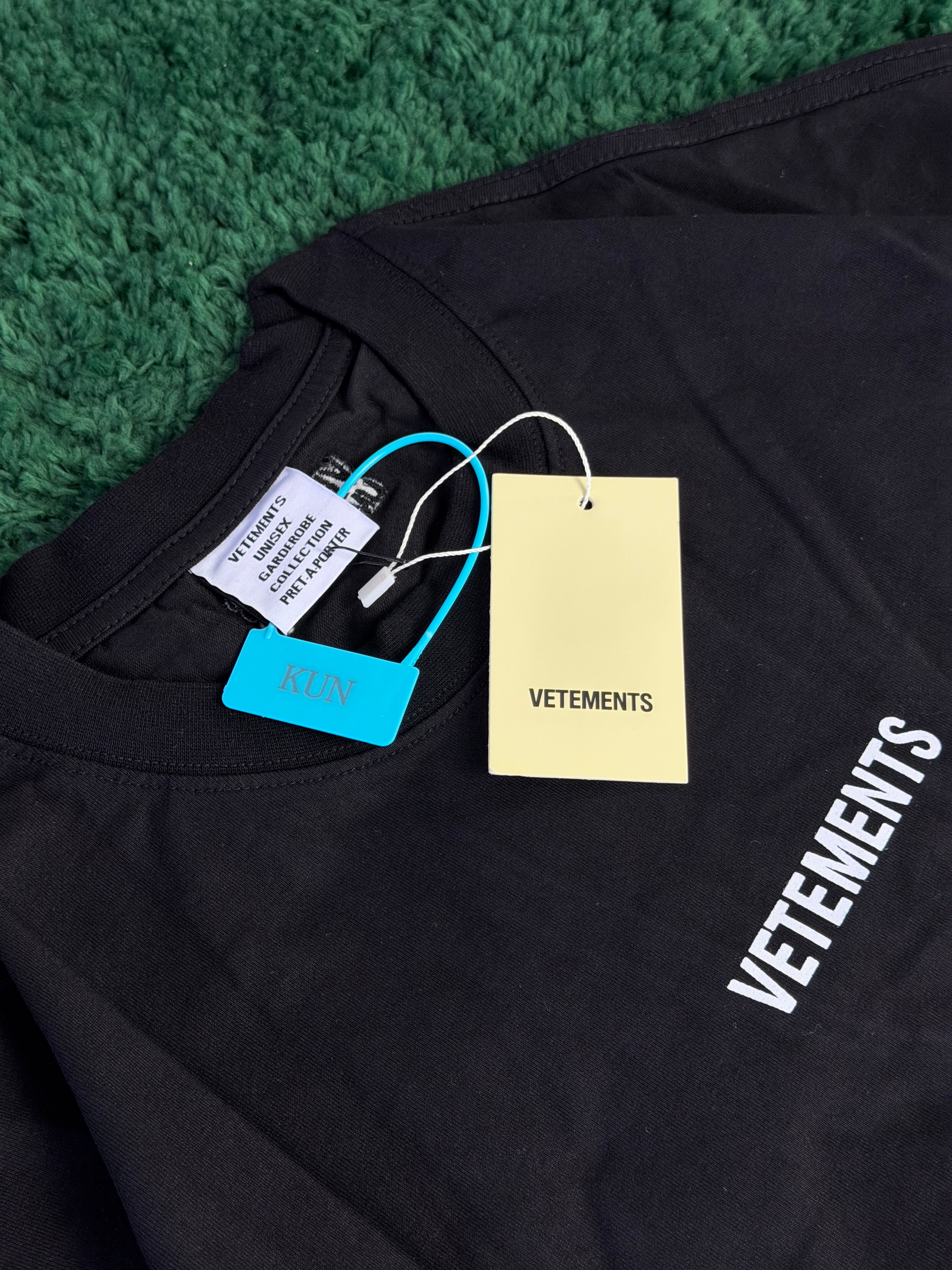 Футболка Vetements