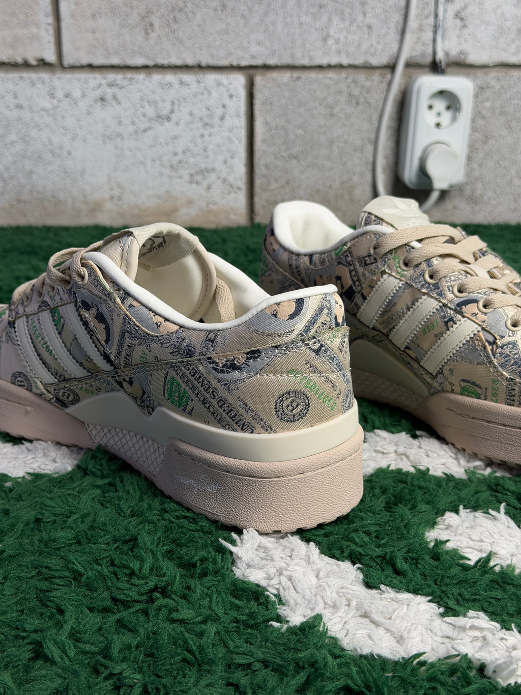 Кросівки Adidas Jeremy Scott Forum Low Money Wings GX6393
