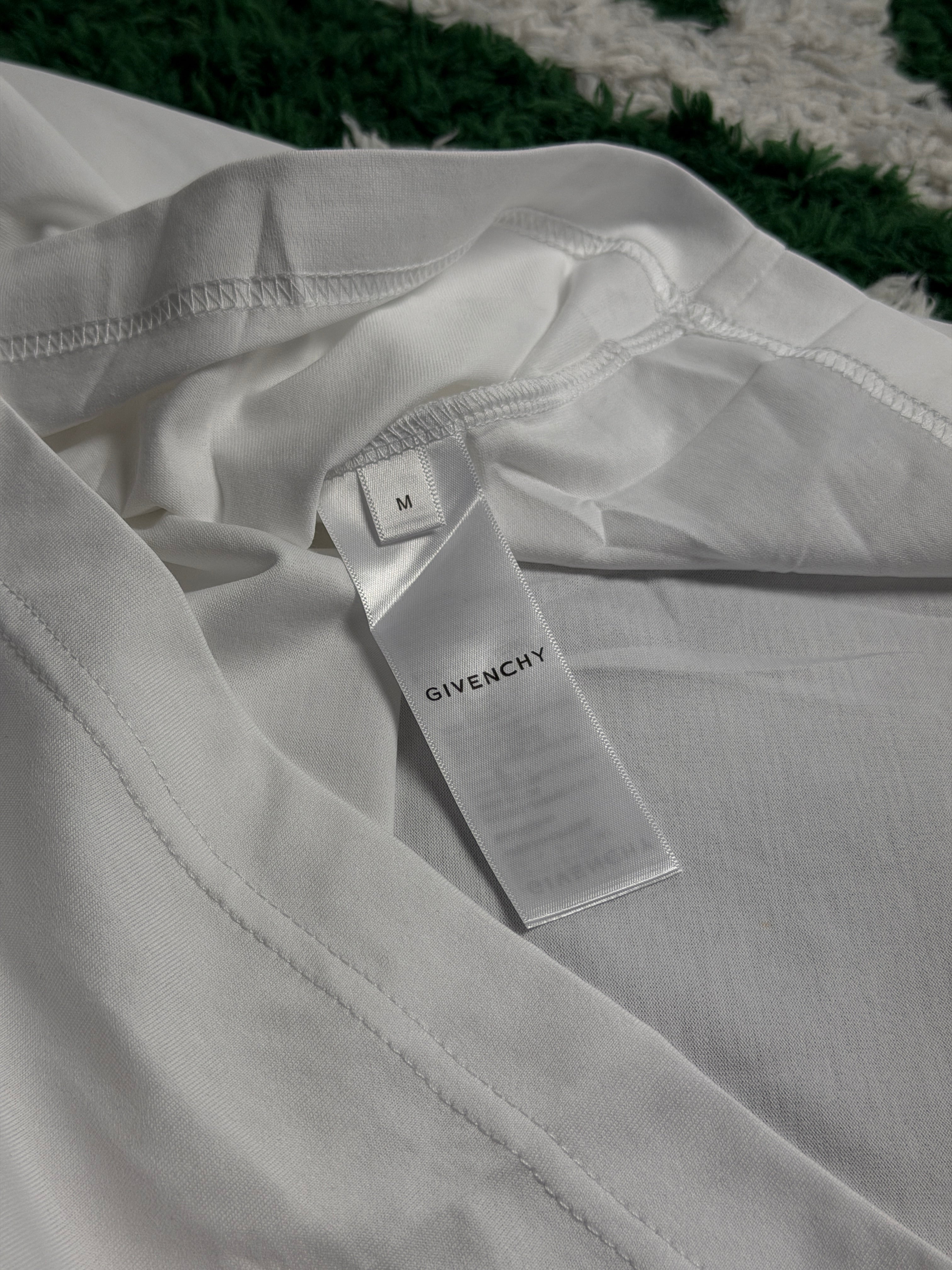 Футболка Givenchy