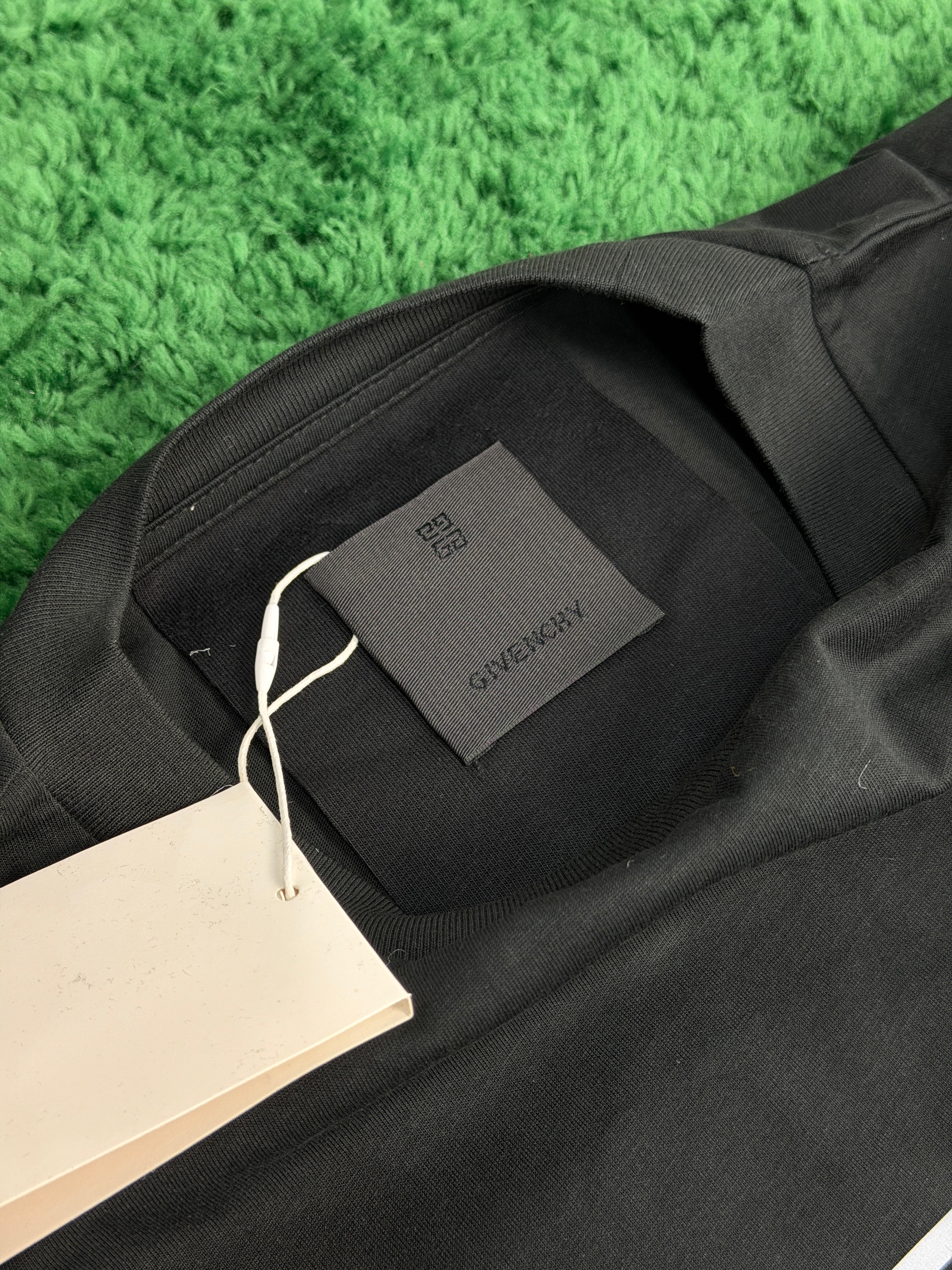 Футболка Givenchy